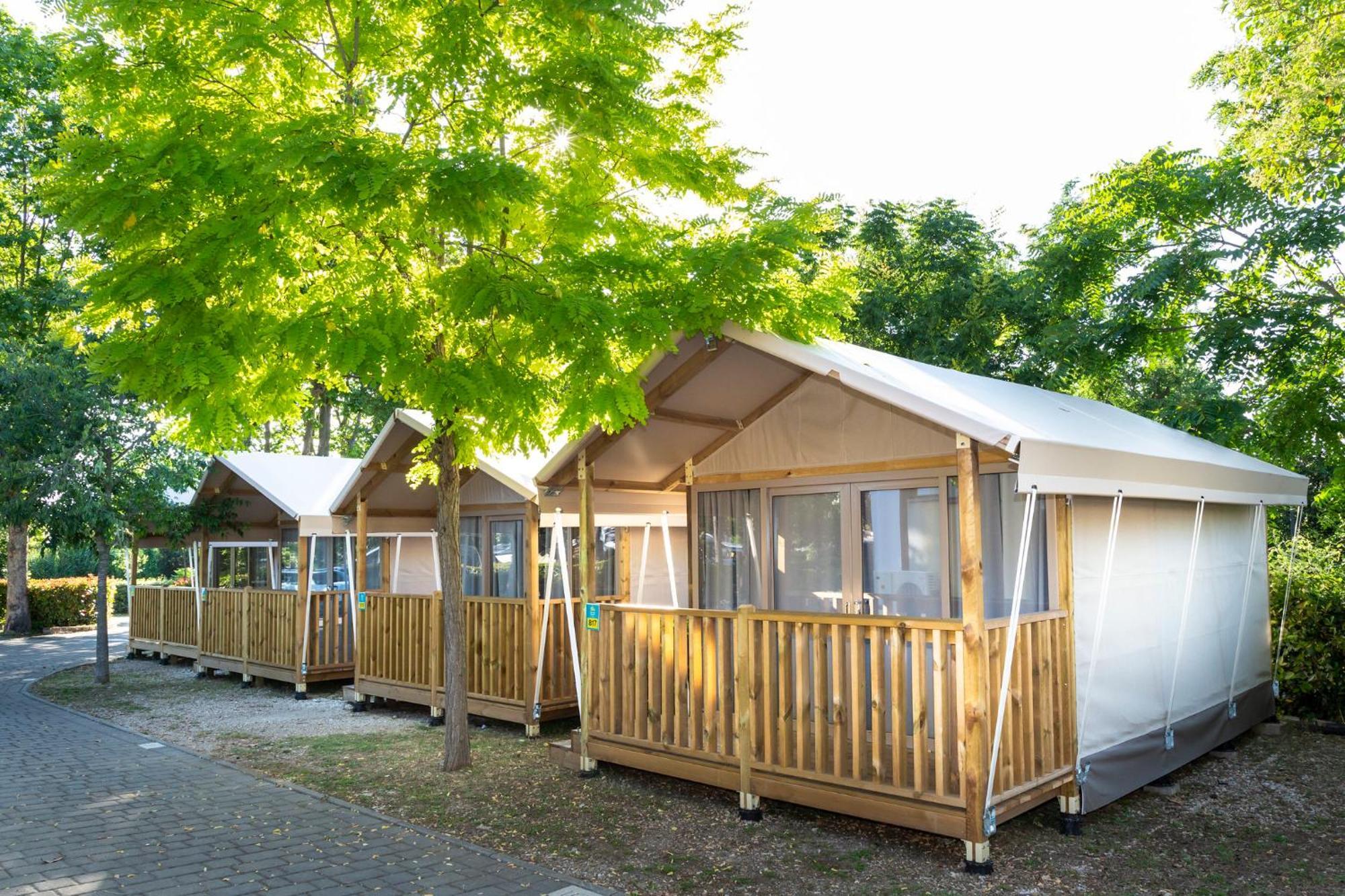 Hu Roma Camping In Town — Photos 3